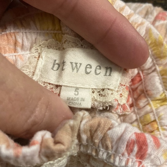 Preowned Btween size5 girls, 2 piece pants outfit, sleeveless top w/harem pants. - Picture 6 of 7